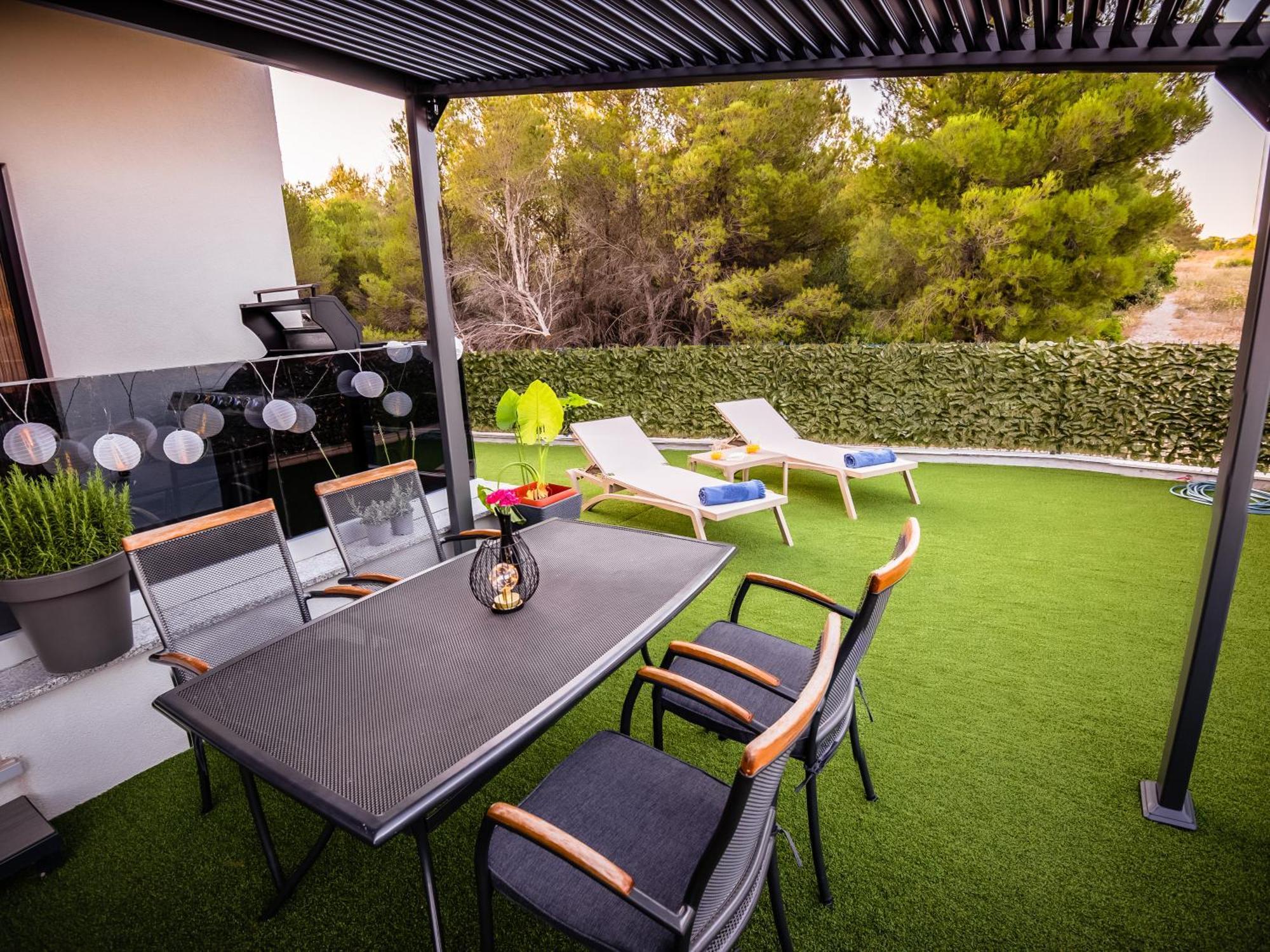 My Adriatic Place With Private Garden And Garage Sibenik Luaran gambar